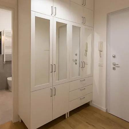 In - Annietta Apartment *